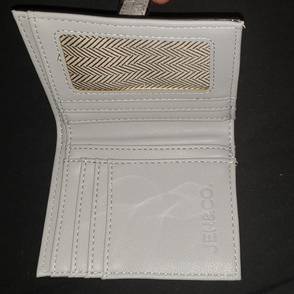NWT- Jen & Co Folding Wallet. Grey & White Chevron. Model WL2066 - Picture 4 of 7